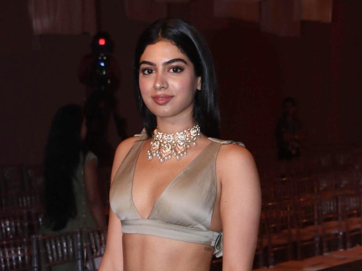 Khushi Kapoor Hot Pics