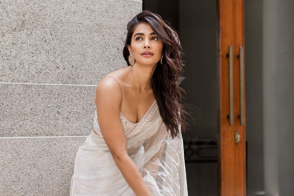 Pooja Hegde Hot Pics